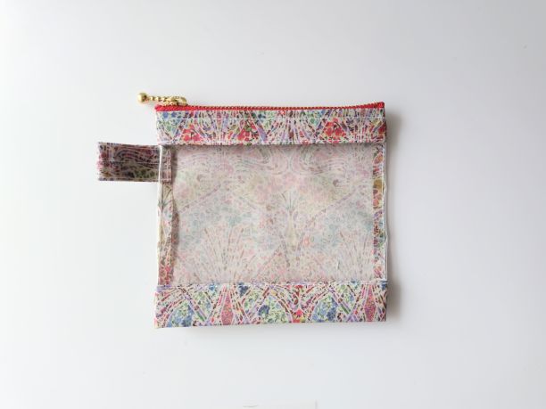 ★30％off★　XS-3　13×13　クリアポーチ　アイアンシ　リバティ　ラミネート　♡多くの人から愛され続け一目でリバティとわかる柄のひとつ