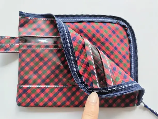 F×f 仕切付きA6 L字ファスナー クリアポーチ ファミリアチェック