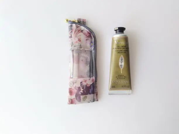 I'm PINCHエッセンス、ロクシタンのクリーム+ポーチ、ハンドジェル3セット I'm PINCHエッセンス、ロクシタンのクリーム+ポーチ、ハンドジェル3