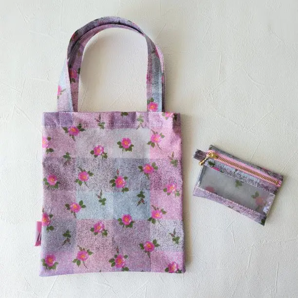 リバティプリントの福袋の詳細｜ミニフラットバッグとクリアポーチの