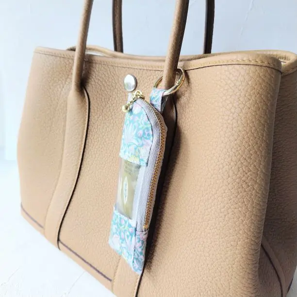 ロクシタンのハンドクリーム専用ポーチをリバティ柄でご用意