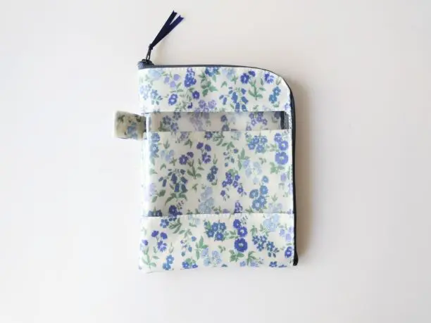 ☆受注制作☆ A6（お薬手帳）縦型 L字ファスナークリアポーチ 仕切り