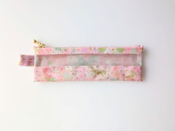 ペンケース小　メガネケース　クリアポーチ　ホリーホックス　リバティ　ラミネート　♡典型的なイングリッシュガーデンに咲く沢山のタチアオイからインスピレーションを受け水彩で描かれました