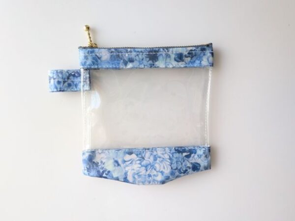 XS　13×13　クリアポーチ　ペインテッドトラベルズ　リバティ　ラミネート　♡油絵のような花柄のデザイン