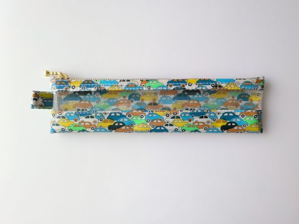 歯ブラシケースM　ペンケース　元Amazon限定商品　カーズ　リバティ　ラミネート　♡リバティのアーカイブにある”車”のデザインを、新しくグラフィックに彫刻しなおしたデザイン