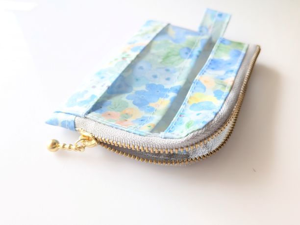 仕切付きA7 L字ファスナークリアポーチ ホリーホックス リバティ