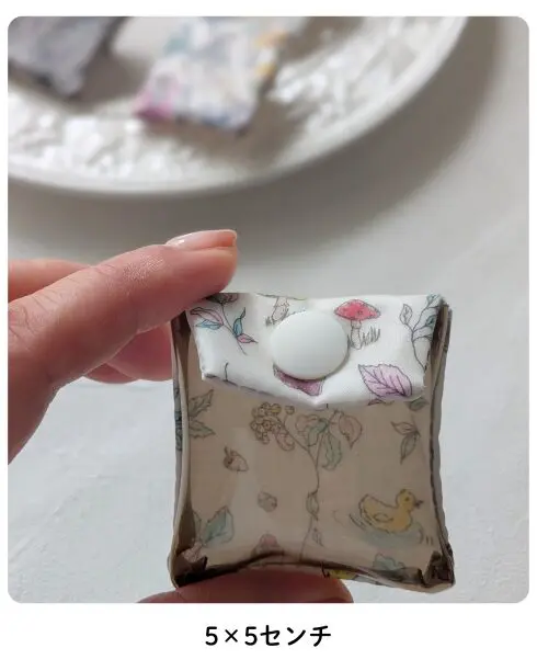 900円で手に入る！5×5cmのミニクリアポーチ｜リバティ端切れレア