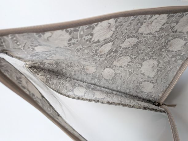 A4 L字ファスナークリアポーチ ピンパネル ウィリアムモリス ラミネート  - 画像 (6)