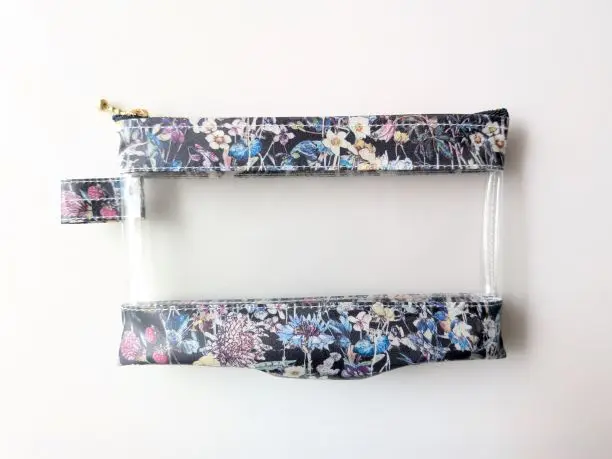 リバティラミネート携帯ティッシュケース・アーカイブライラックMS リバティラミネート携帯ティッシュケース・アーカイブライラックMS