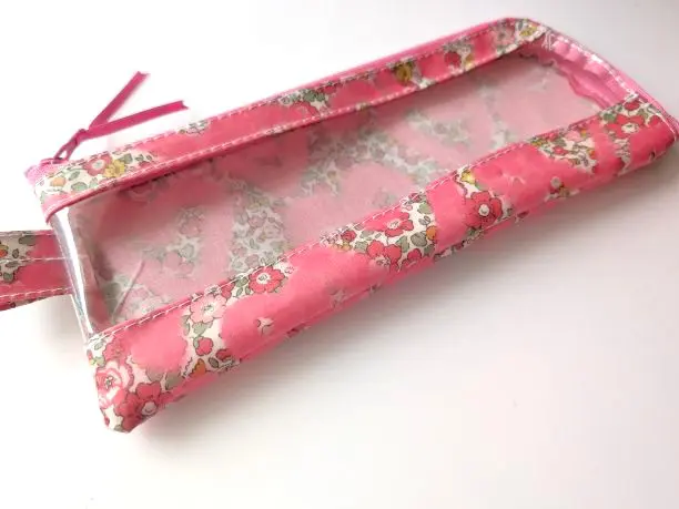 リバティ ベッツィ ペンケース ラミネート CG caf22906265287ff9a5d003fdaf298