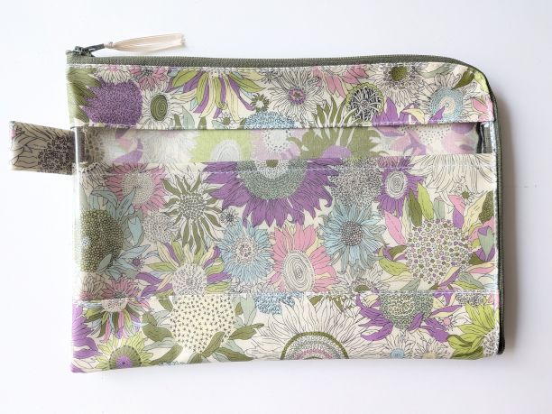 仕切り付き A5 L字ファスナークリアポーチ スモールスザンナ リバティ ラミネート ♡大小さまざまなひまわり - 画像 (3)