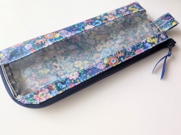 ペンケース 歯ブラシケース L字ファスナー クラシックガーデン リバティ ラミネート ♡リバティで最も有名で愛されている定番柄の見事な饗宴です - 画像 (5)