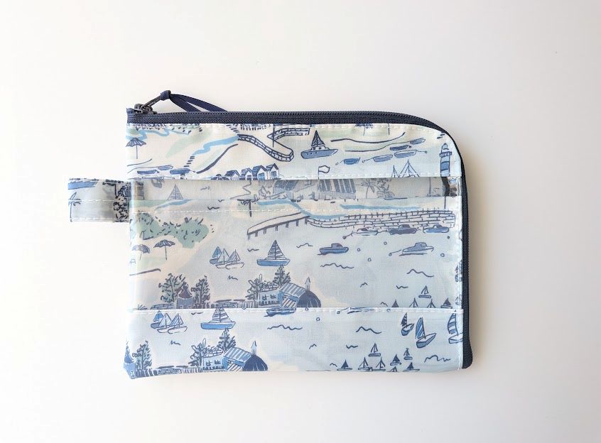 仕切り付きA6　L字ファスナークリアポーチ  お薬手帳　アドベンチャーコースト　リバティ　ラミネート　♡北ウェールズにある美しいイタリア風の村、ポートメイリオンの壮大な景観とパノラマビューからインスピレーション