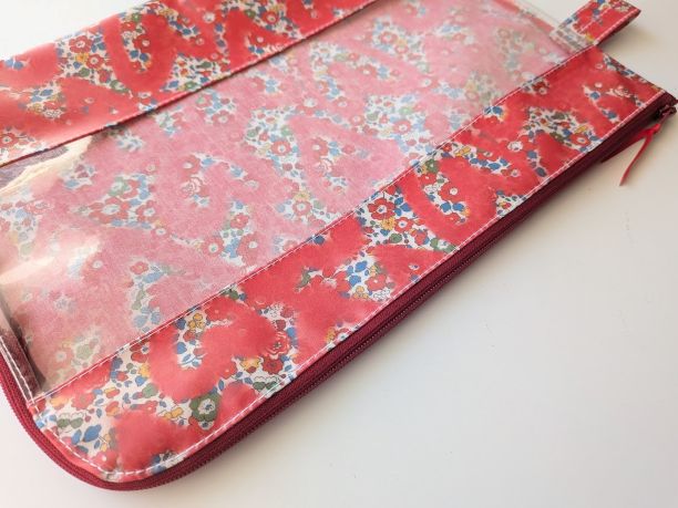 B5 L字ファスナークリアポーチ ベッツィアングラフィティ リバティ ラミネート ♡ 「ベッツィ」をフレッシュで楽しくアレンジしました - 画像 (4)