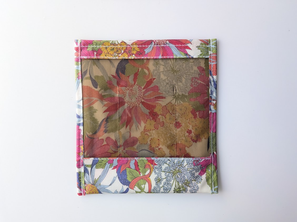 ポケットポーチ　A6　アンジェリカガーラ　リバティ　ラミネート　♡大胆な大花