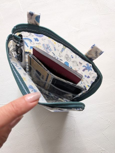 ご愛用者様からのご依頼で「パスポートケース」仕様の縦型ポーチを試作しました