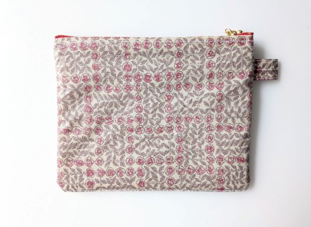 仕切りつきM-3 18.5×15 クリアポーチ スリーピングローズ リバティ ラミネート ♡皆川明氏とのコラボ - 画像 (2)