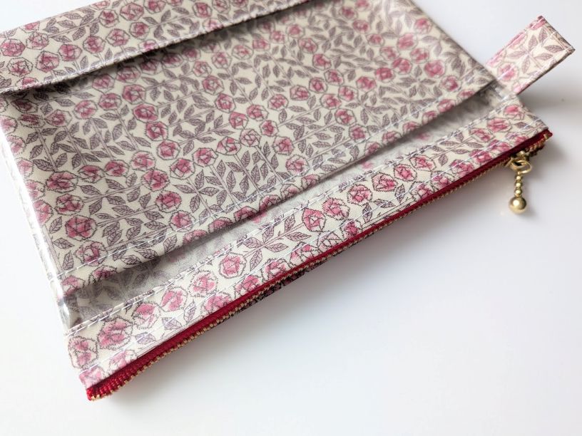 仕切りつきM-3 18.5×15 クリアポーチ スリーピングローズ リバティ ラミネート ♡皆川明氏とのコラボ - 画像 (4)