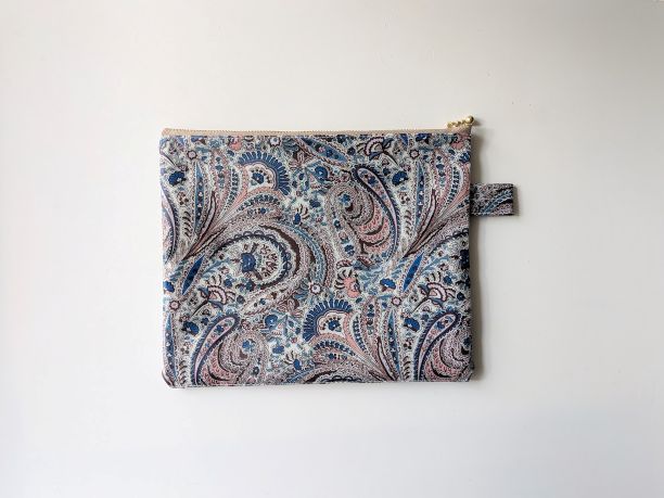 仕切り付きL-3 22×18 クリアポーチ アビーロード リバティ ラミナート ♡高密度できめ細かいペイズリー - 画像 (2)