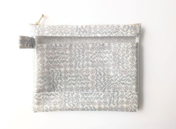 仕切りつきM-3　18.5×15　クリアポーチ　スリーピングローズ　リバティ　ラミネート　♡皆川明氏とのコラボ