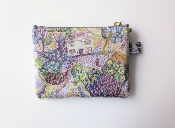 仕切り付きxxs-3 カードサイズ クリアポーチ ロイヤルオークハウス リバティ ラミネート ♡豊富な色と模様が入った一枚の絵のようなデザインで、童謡からとった小さな動物たちが隠されています - 画像 (3)