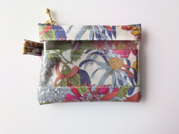 仕切り付きxxs-3 カードサイズ クリアポーチ アンジェリカガーラ リバティ ラミネート ♡大胆な大花 - 画像 (2)