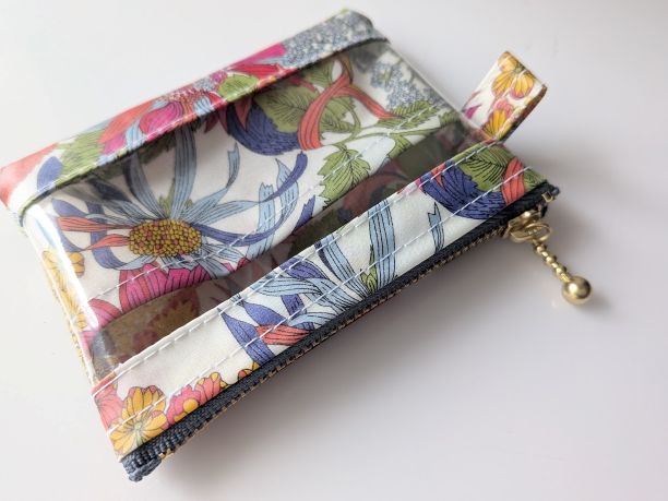 仕切り付きxxs-3 カードサイズ クリアポーチ アンジェリカガーラ リバティ ラミネート ♡大胆な大花 - 画像 (5)