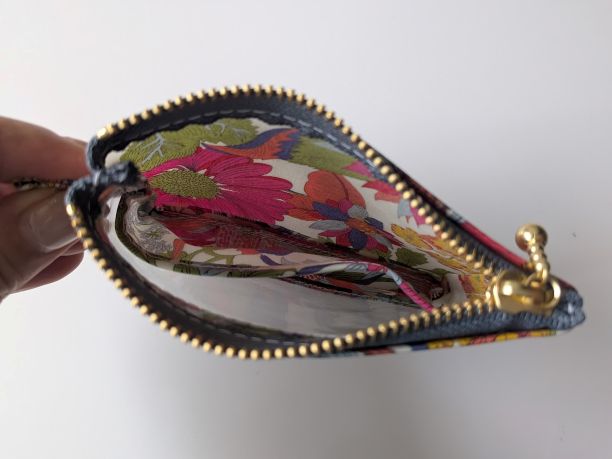 仕切り付きxxs-3 カードサイズ クリアポーチ アンジェリカガーラ リバティ ラミネート ♡大胆な大花 - 画像 (6)