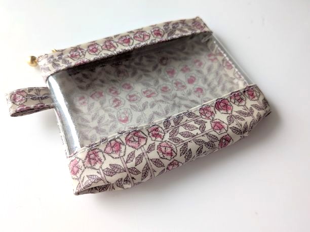 xxs-3 カードサイズ クリアポーチ スリーピングローズ リバティ ラミネート ♡皆川明氏とのコラボ - 画像 (4)