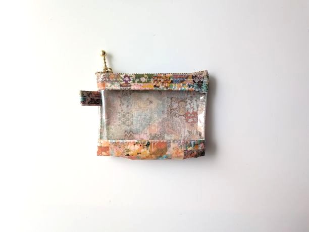 xxs-3　カードサイズ　クリアポーチ　アーカイブパッチワーク　リバティ　ラミネート　♡ 伝統的なペイズリーからモダンなジオメトリック、シグネチャーの花柄まで、57のデザインがそれぞれユニークな瞬間を表現