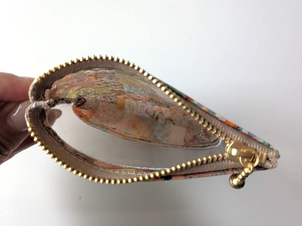 xxs-3 カードサイズ クリアポーチ アーカイブパッチワーク リバティ ラミネート ♡ 伝統的なペイズリーからモダンなジオメトリック、シグネチャーの花柄まで、57のデザインがそれぞれユニークな瞬間を表現 - 画像 (6)