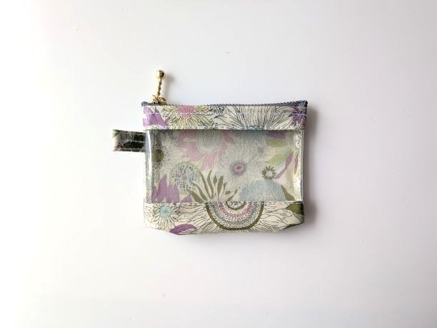 xxs-3　カードサイズ　クリアポーチ　スモールスザンナ　リバティ　ラミネート　♡ 大小さまざまなひまわり