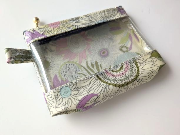 xxs-3 カードサイズ クリアポーチ スモールスザンナ リバティ ラミネート ♡ 大小さまざまなひまわり - 画像 (4)