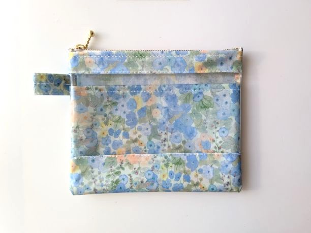 仕切り付きS-3　16.5×14　クリアポーチ　ホリーホックス　リバティ　ラミネート　♡典型的なイングリッシュガーデンに咲く沢山のタチアオイからインスピレーションを受け水彩で描かれました