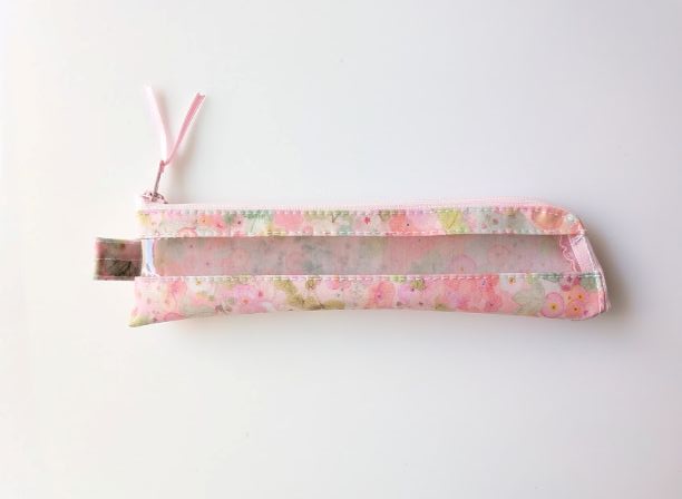 ペンケース細身　歯ブラシケース　Ｌ字ファスナー　クリアポーチ　ホリーホックス　リバティ　ラミネート　♡典型的なイングリッシュガーデンに咲く沢山のタチアオイからインスピレーションを受け水彩で描かれました