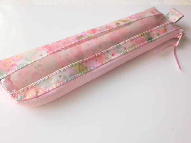 ペンケース細身 歯ブラシケース L字ファスナー クリアポーチ ホリーホックス リバティ ラミネート ♡典型的なイングリッシュガーデンに咲く沢山のタチアオイからインスピレーションを受け水彩で描かれました - 画像 (5)