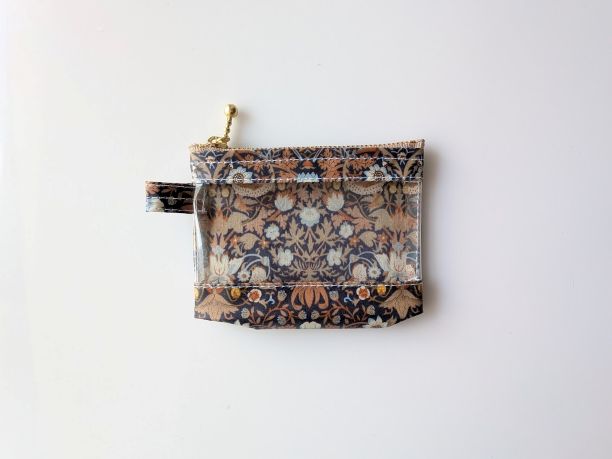 xxs-3　カードサイズ　クリアポーチ　ストロベリーシーフ　リバティ　ラミネート　♡ ウィリアムモリス柄　いちご泥棒