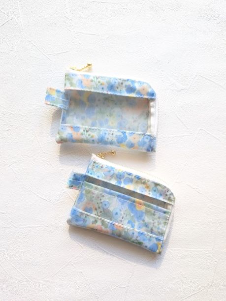 A7サイズポーチは“仕切り付き”と“仕切りなし”の2タイプから選べます｜リバティ×リバティ