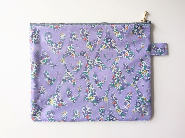 仕切り付きL-3 22×18 クリアポーチ ベッツィアングラフィティ リバティ ラミナート ♡「ベッツィ」をフレッシュで楽しくアレンジしました - 画像 (3)