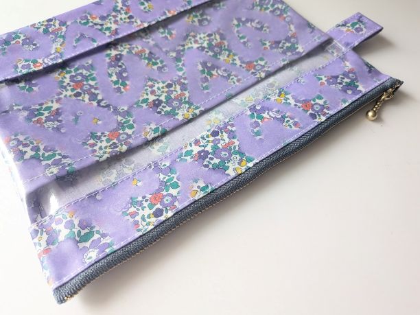 仕切り付きL-3 22×18 クリアポーチ ベッツィアングラフィティ リバティ ラミナート ♡「ベッツィ」をフレッシュで楽しくアレンジしました - 画像 (5)