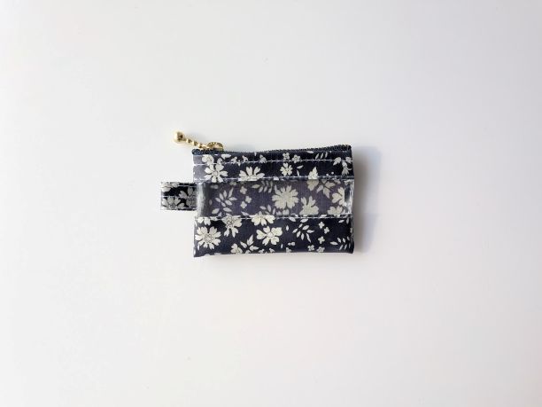 xxxs-3　9×5.5　クリアポーチ 　カペル　リバティ　ラミネート　♡何年たっても人気の絶えることのない、シンプルなアウトラインと美しいカラーリングで表現される花柄