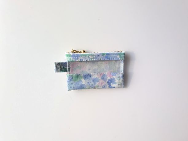 xxxs-3　9×5.5　クリアポーチ 　ホリーホックス　リバティ　ラミネート　♡典型的なイングリッシュガーデンに咲く沢山のタチアオイからインスピレーションを受け水彩で描かれました