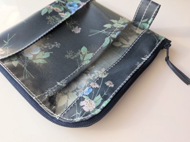 仕切り付きXS L字ファスナー クリアポーチ イルマズブーケ リバティ ♡Irma」を“Bouquet(ブーケ)”にした別柄 - 画像 (4)