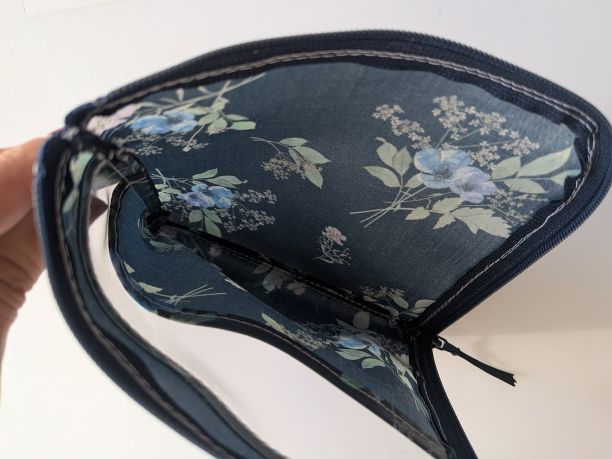 仕切り付きXS L字ファスナー クリアポーチ イルマズブーケ リバティ ♡Irma」を“Bouquet(ブーケ)”にした別柄 - 画像 (5)