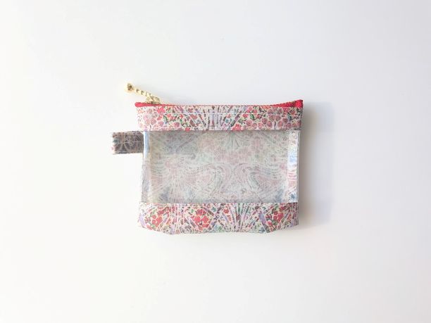 xxs-3　カードサイズ　クリアポーチ　アイアンシブロッサム　リバティ　ラミネート　♡リバティプリントとしても有名なフィービー、エマ・アンド・ジョージーナ、ケイティ・アンド・ミリーを使ってアイアンシを再構築