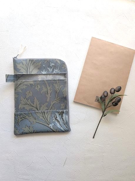 A5・L字ファスナークリアポーチに“縦型”が仲間入り