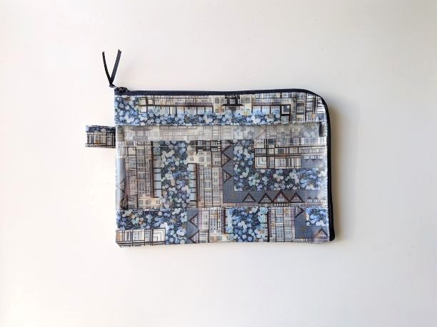 仕切り付き　A5　L字ファスナークリアポーチ　チューダーベリー　リバティ　ラミネート　♡「チューダー・ベル」と「ウィルトシャー・ベリー」を独自に組み合わせ、ひねりを加えたひと柄