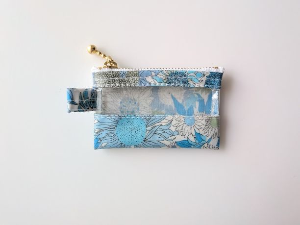 xxxs-3 9×5.5 クリアポーチ スモールスザンナ リバティ ラミネート ♡大小さまざまなひまわり - 画像 (2)