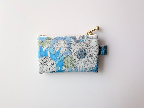 xxxs-3 9×5.5 クリアポーチ スモールスザンナ リバティ ラミネート ♡大小さまざまなひまわり - 画像 (3)