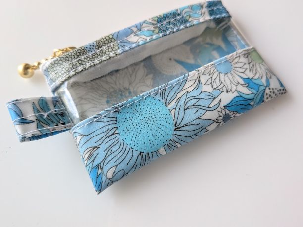 xxxs-3 9×5.5 クリアポーチ スモールスザンナ リバティ ラミネート ♡大小さまざまなひまわり - 画像 (4)